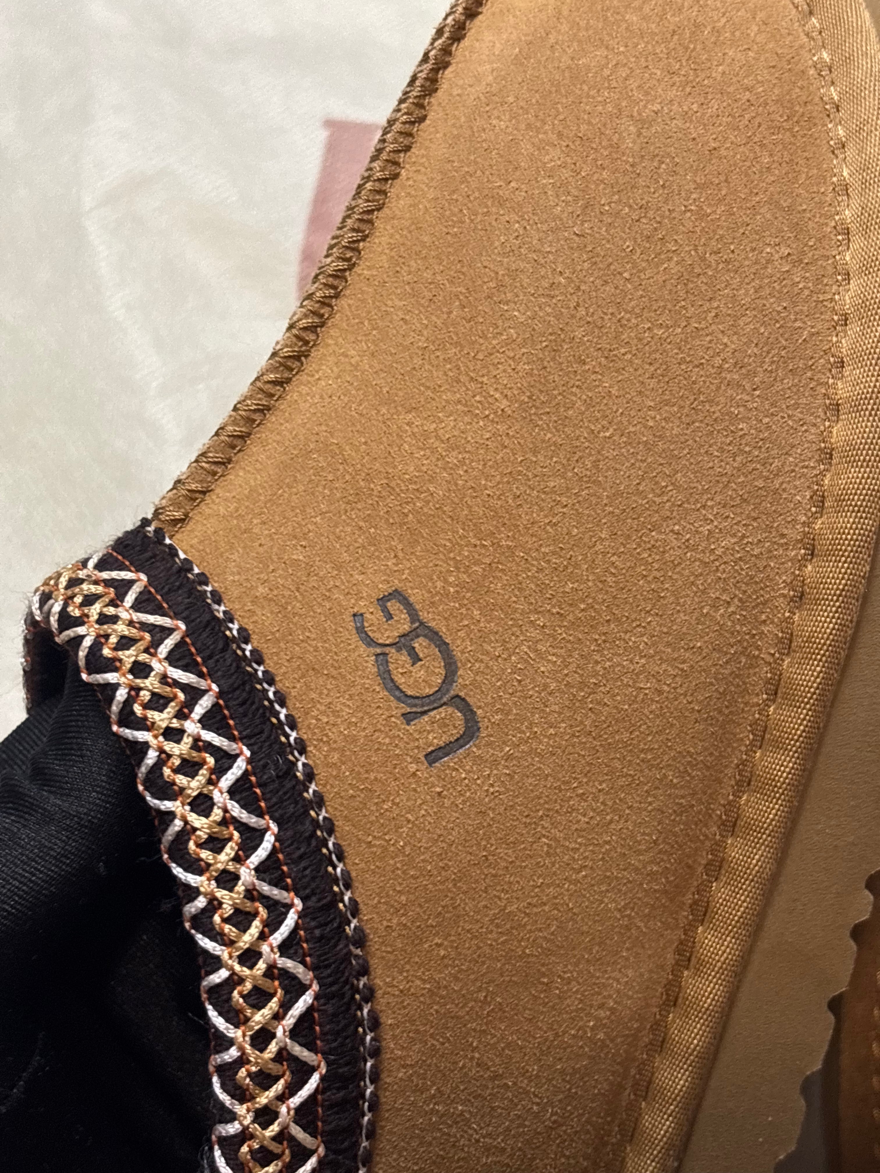 UGG tasman