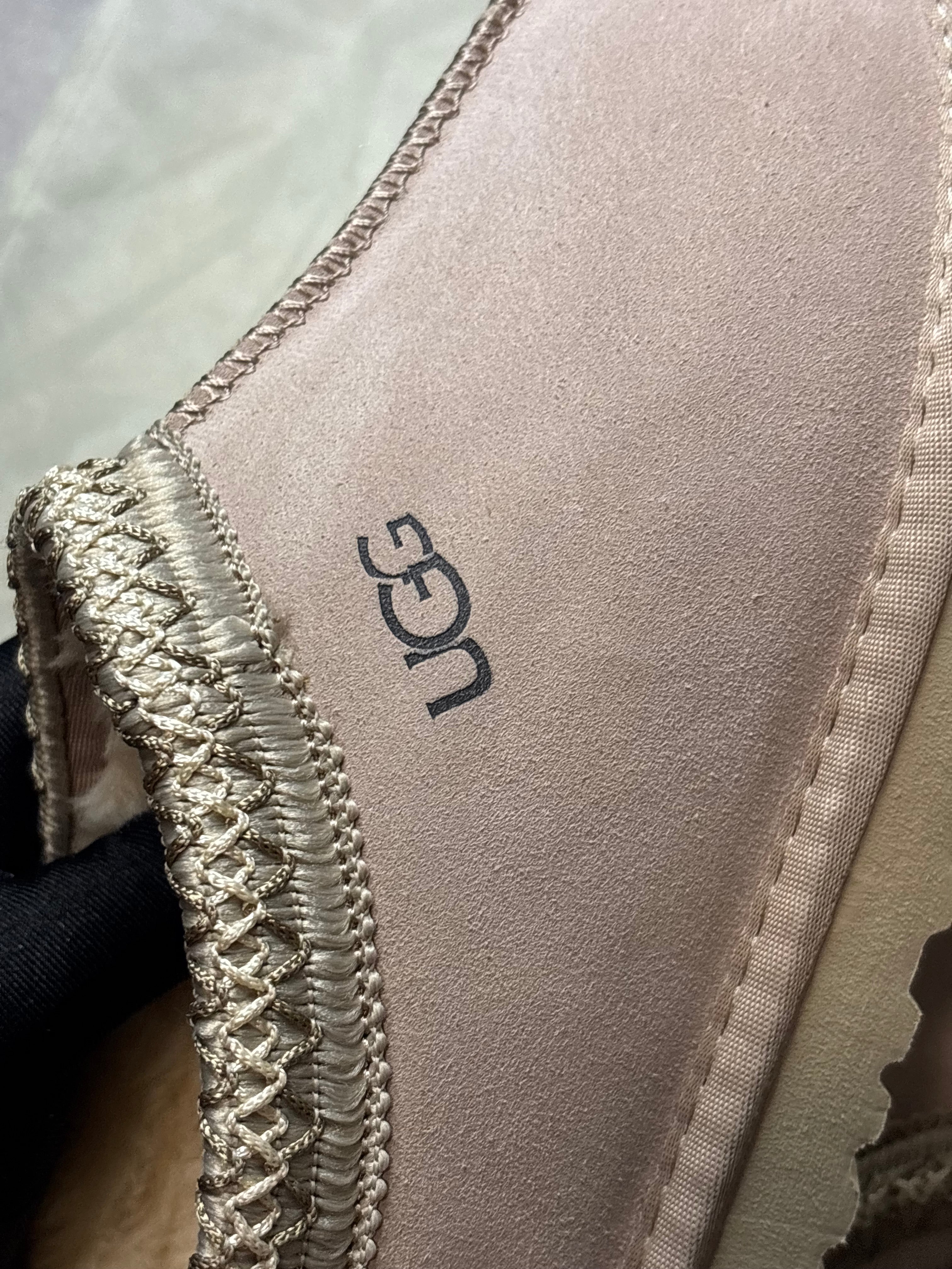 UGG tasman
